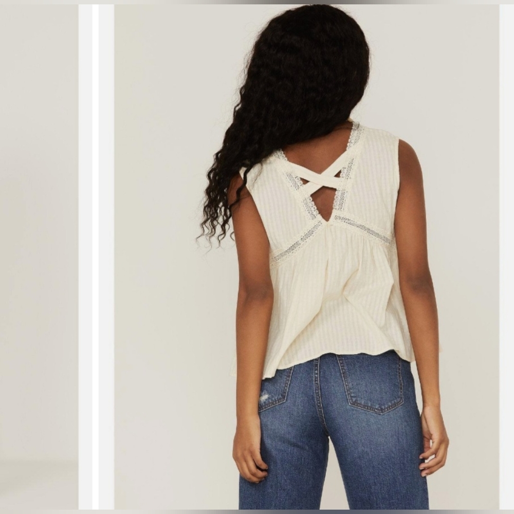 NWT Ivory Cross back vneck Molly Bracken